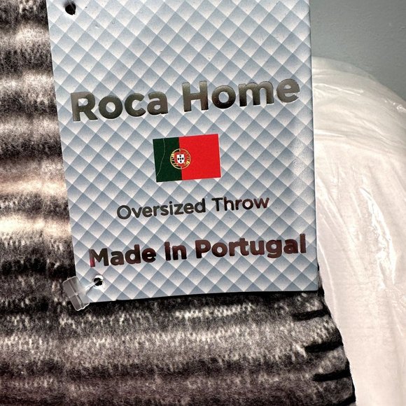 ROCA HOME Rayas Striped Oversized Throw 50 x 67 - Picture 4 of 5